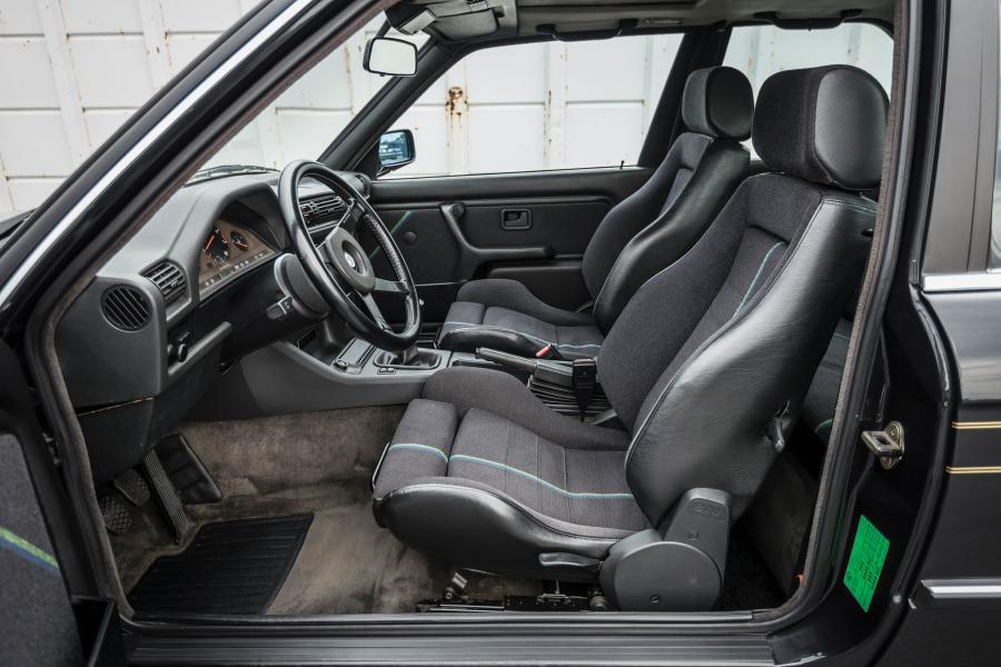 Интерьер Alpina B6 2.7 Coupe (E30) 1984 года  (JP) (фото 3 из 12)
